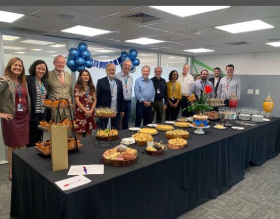 Festa surpresa Colunismo Social