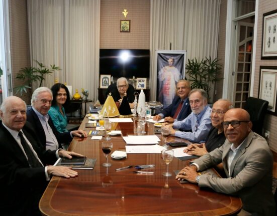 Reeleição Colunismo Social