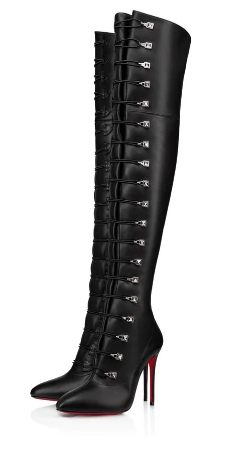 Zendaya usa Christian Louboutin em apresentação surpresa no Coachella Moda