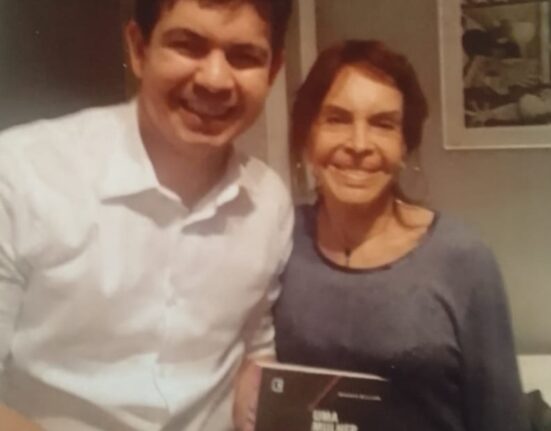 Política e amizade Colunismo Social