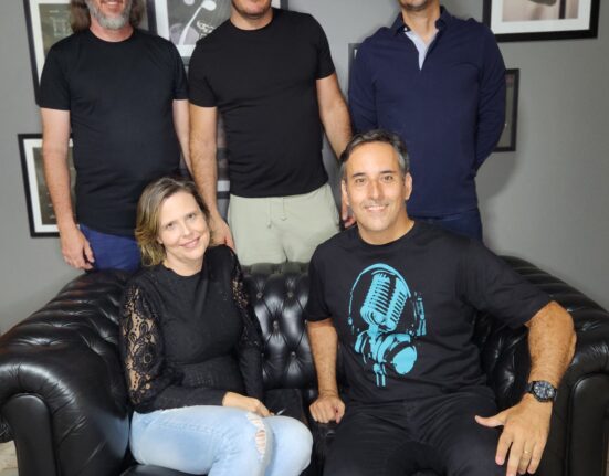 Dr Pardal faz show em homenagem a Legião Urbana no Espaço Renato Russo Eventos