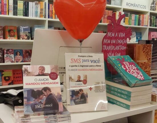 Livro que inspirou filme "O Amor Mandou Mensagem" tem narrativa cativante e fala de perdas e superações Economia