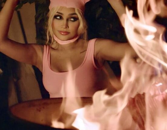 Dando continuidade a divulgação do álbum Imperfeita, Flay lança o clipe da faixa "Fria" cinema