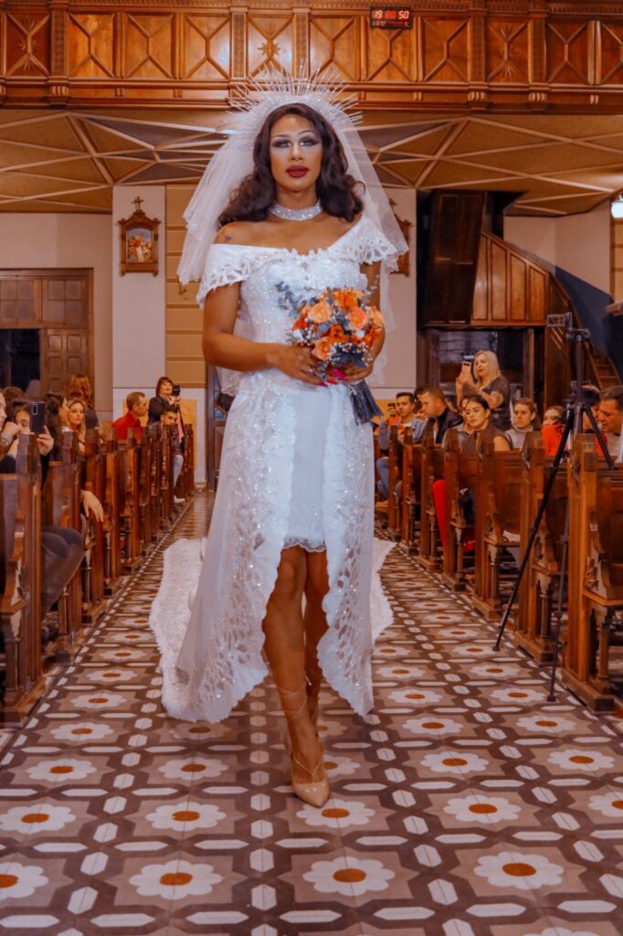 Estilista Edson Eddel promove o primeiro desfile de noivas do mundo dentro de uma igreja Moda