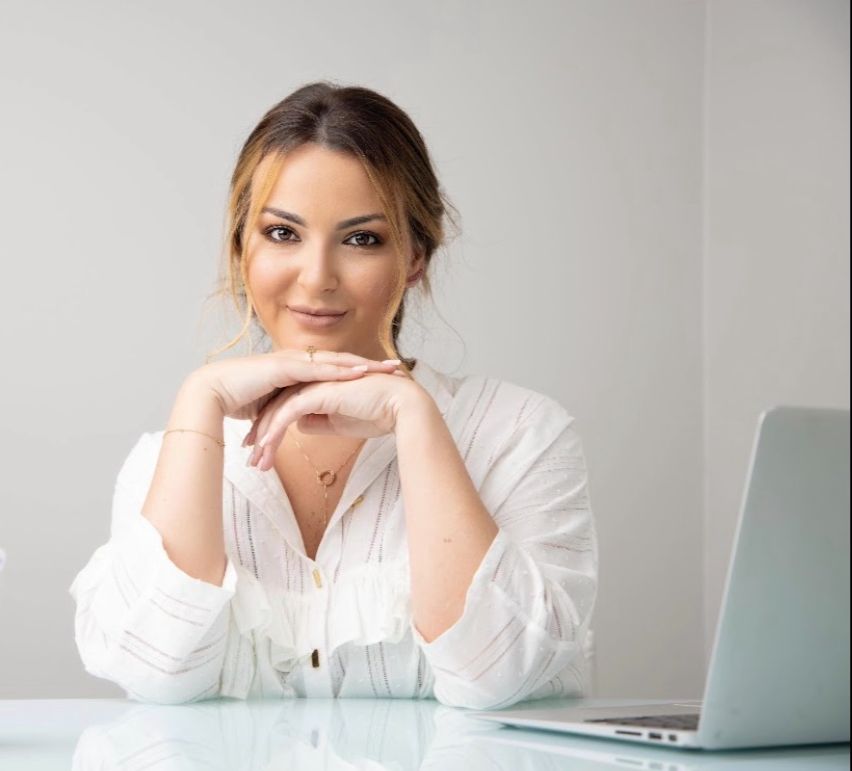 Modelo morre após complicações com silicone industrial; conheça os riscos fatais do PMMA Beleza