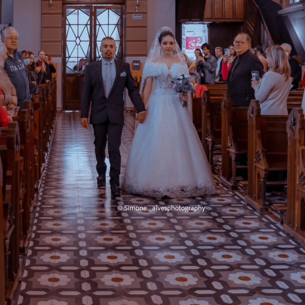 Estilista Edson Eddel promove o primeiro desfile de noivas do mundo dentro de uma igreja Moda
