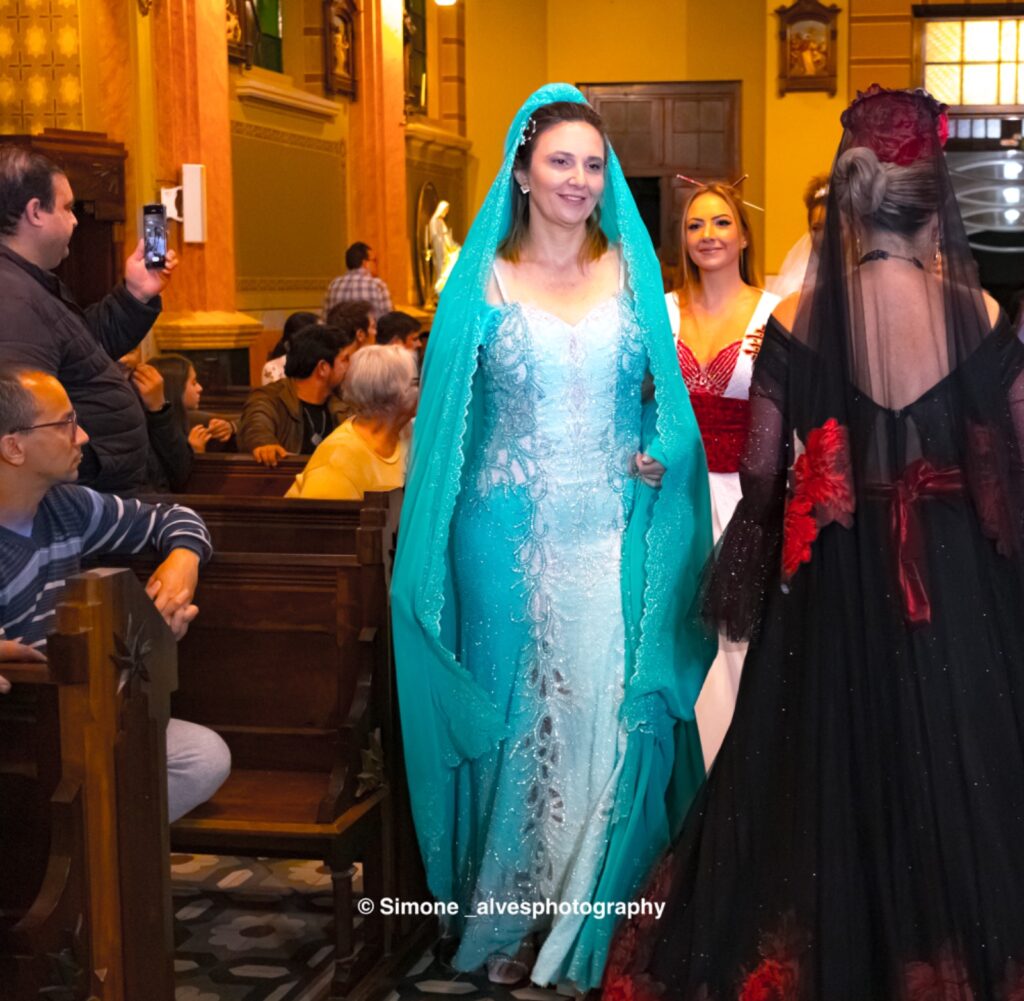 Estilista Edson Eddel promove o primeiro desfile de noivas do mundo dentro de uma igreja Moda
