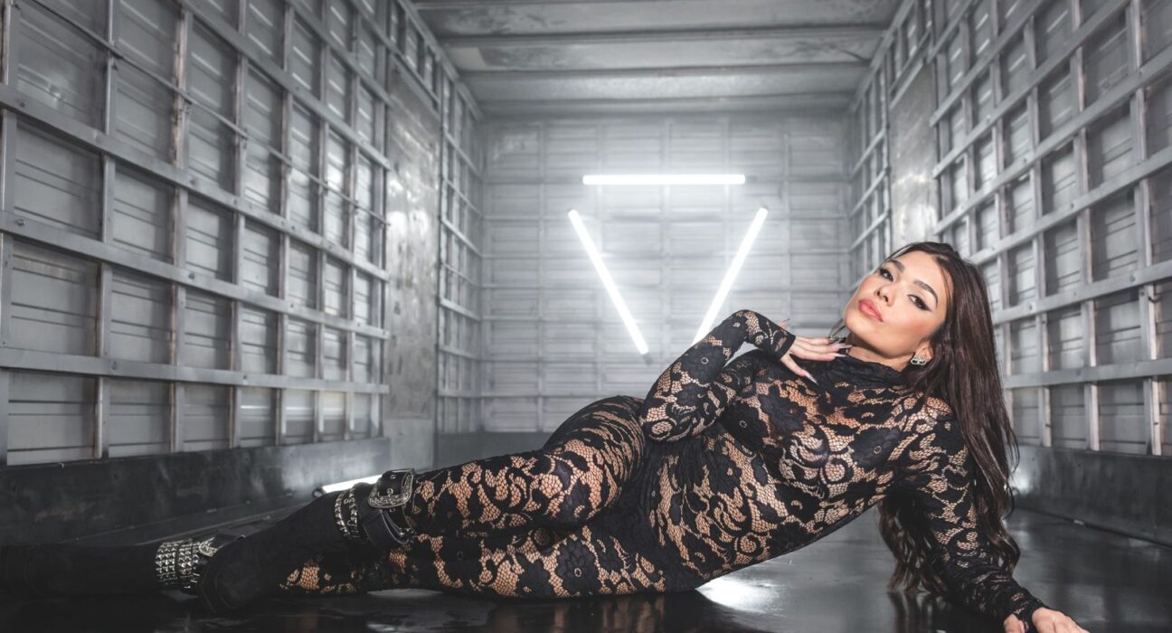 Compositora Lary nega acusações de plágio em música de Melody e Naldo Música