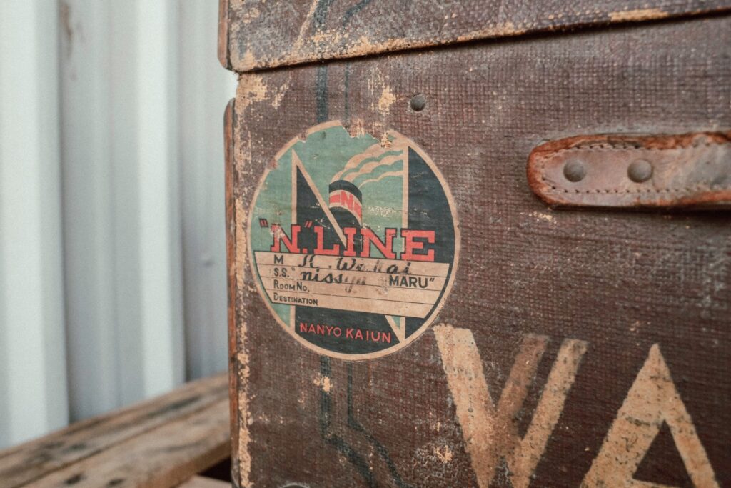 Bom e Velho Mercado de Antiguidades tem itens raros de família imigrante japonesa Decoração