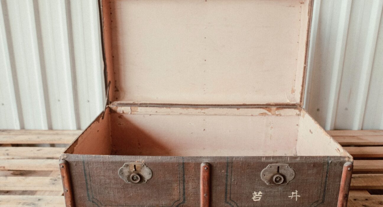 Bom e Velho Mercado de Antiguidades tem itens raros de família imigrante japonesa Decoração