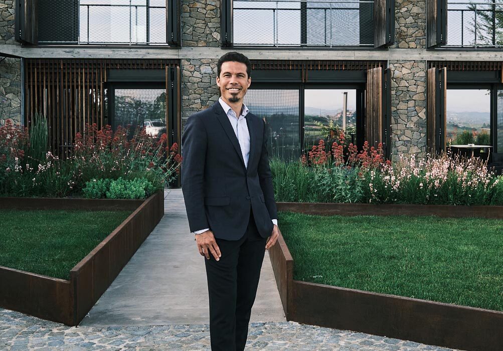 'Carta do Profeta': jogador Hernanes publica livro para estimular a fé livre de julgamentos Cultura