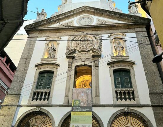 Igrejinha de 1750 vai reabrir dia 10 Colunismo Social