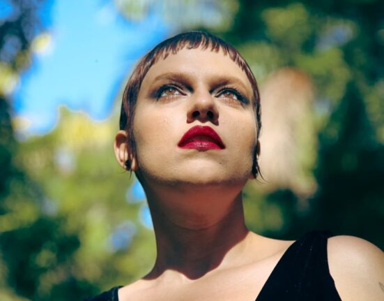 Aline Arôxa, na Julieta de Serpa Colunismo Social