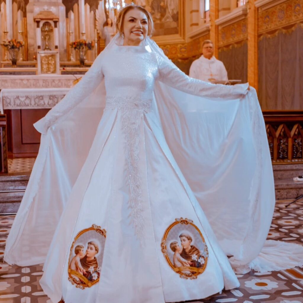 Estilista Edson Eddel promove o primeiro desfile de noivas do mundo dentro de uma igreja Moda