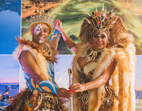 Tem desfile esta semana? Tem, sim senhor! Música