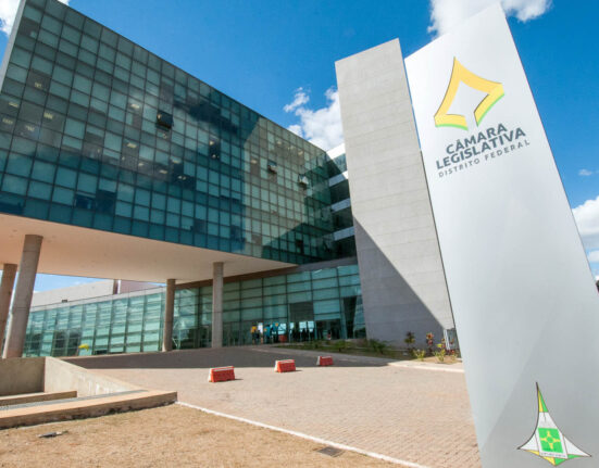 Jornalista de Brasília é quase tirada a força da Supervisão de Comunicação da Câmara Distrital Notícias