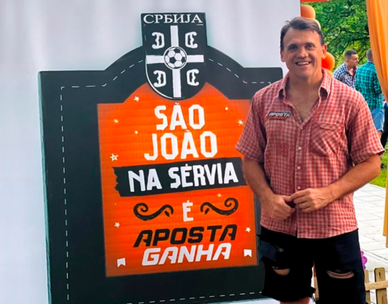 São João rompendo fronteiras: Ex-jogador Petkovic participa de festa junina na Sérvia Aposta Ganha promove festa de São João na Sérvia, tendo como embaixador o ex-jogador Dejan Petkovic cinema