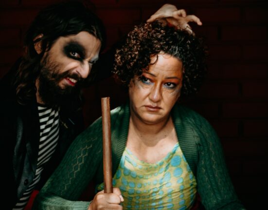 Espetáculo "Chapeuzinho Esfarrapado" na CAIXA Cultural Brasília: Uma Jornada de Transformação e Reflexão cinema
