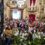 Igrejinha lotada Colunismo Social