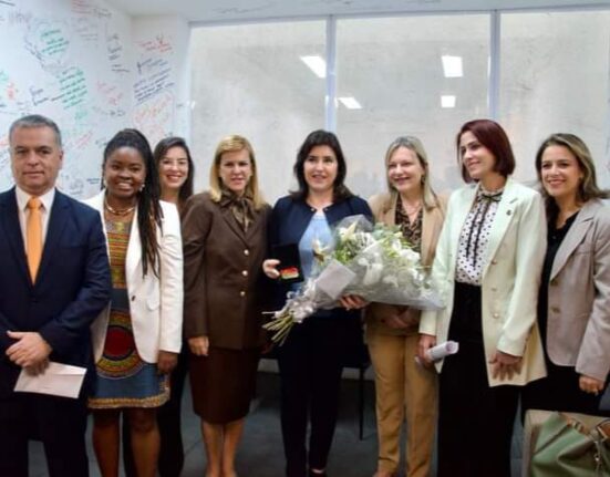 Homenagem Colunismo Social