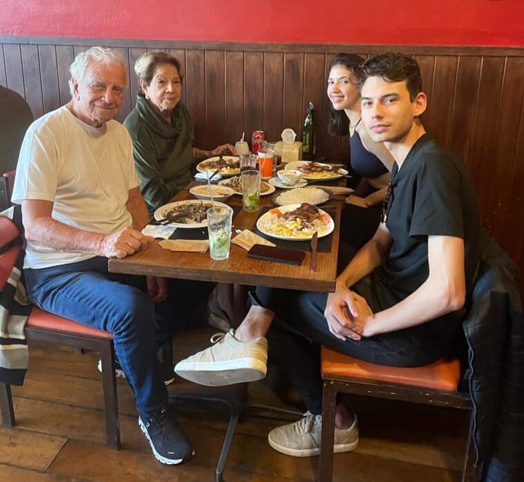 Início das comemorações Colunismo Social