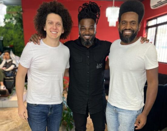Cabelo masculino: como cuidar dos crespos e cacheados com dicas do especialista Juninho Loes Moda