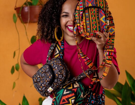 Jovem empreendedora inicia sonho do zero e hoje faz sucesso com peças que referenciam a cultura africana no Brasil empreendedores