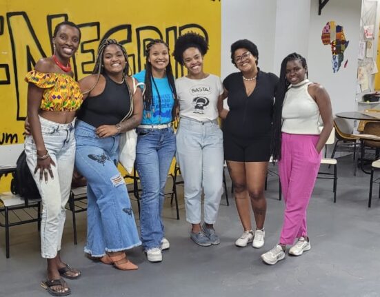  Ifé English Course promove curso de língua inglesa com base na cultura negra construção