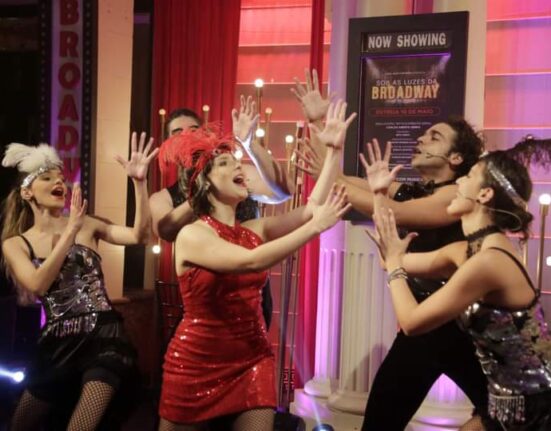 Sob as luzes da Broadway, até setembro Colunismo Social