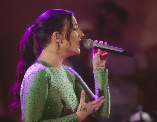 Ana Clara realiza a primeira edição da 'Batucada da Ana Clara' com participações especiais de Seu Jorge, MC Zaac e mais: "Um marco na minha carreira" bem-estar