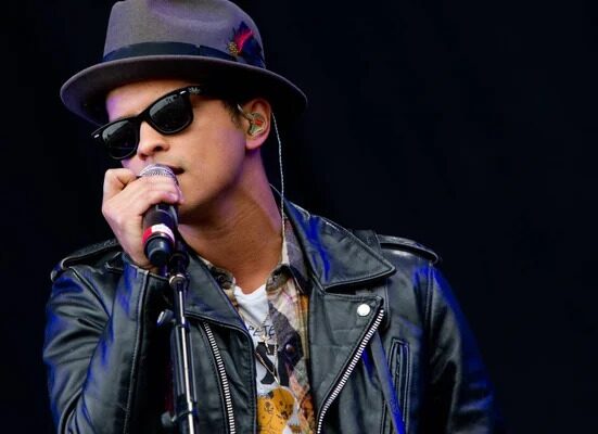 Bruno Mars é um dos cantores favoritos para o aprendizado de inglês segundo levantamento Música