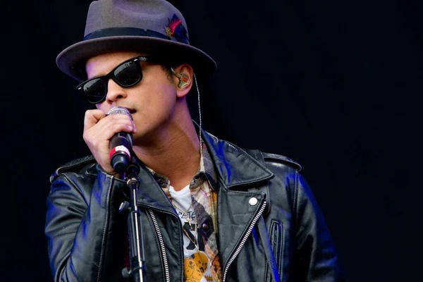 Bruno Mars é um dos cantores favoritos para o aprendizado de inglês segundo levantamento Celebridades