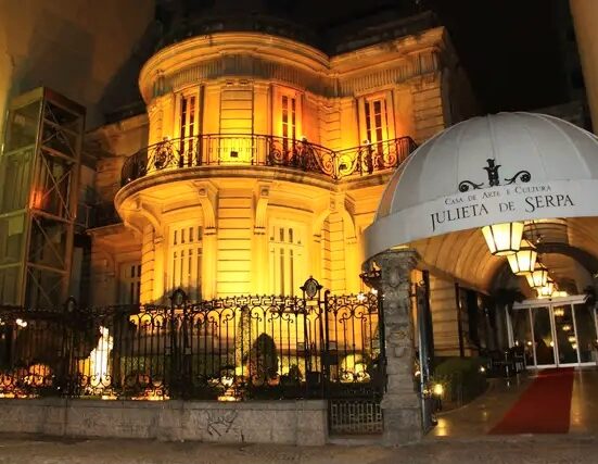 Homenagem ao rádio e aos musicais Colunismo Social