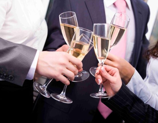 Cinco bons motivos para organizar a festa de fim de ano da empresa Celebridades