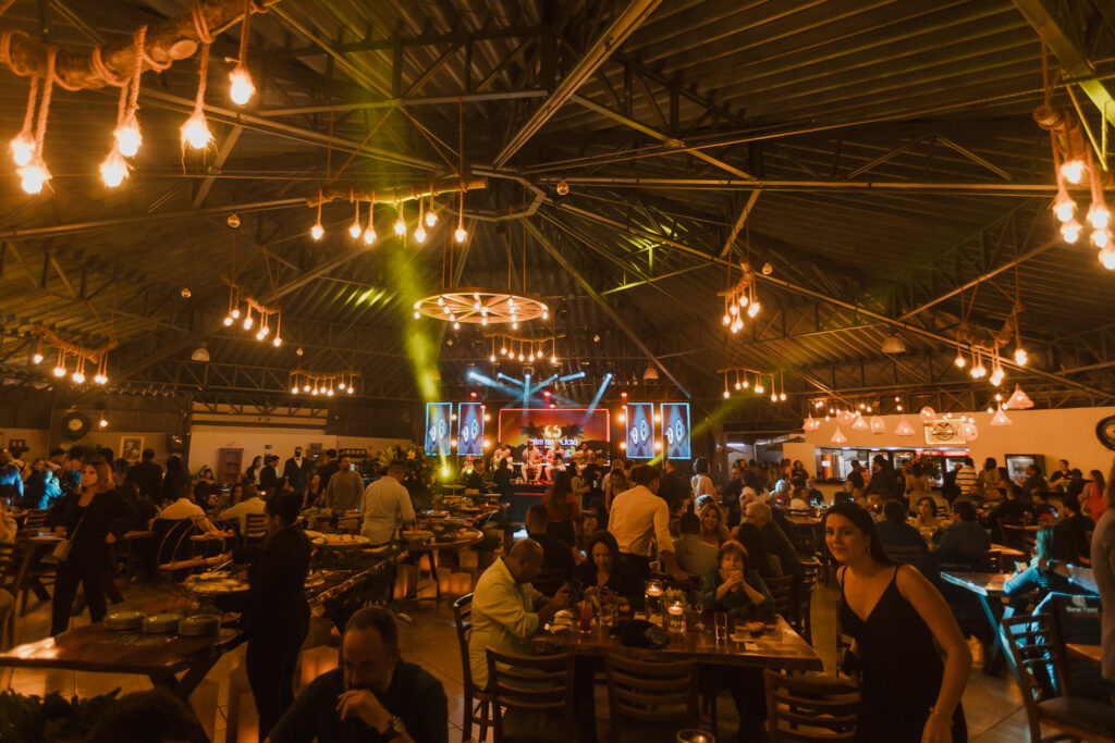 Villa Boechat recebe 300 convidados em festa de lançamento do novo espaço de eventos da casa Colunismo Social