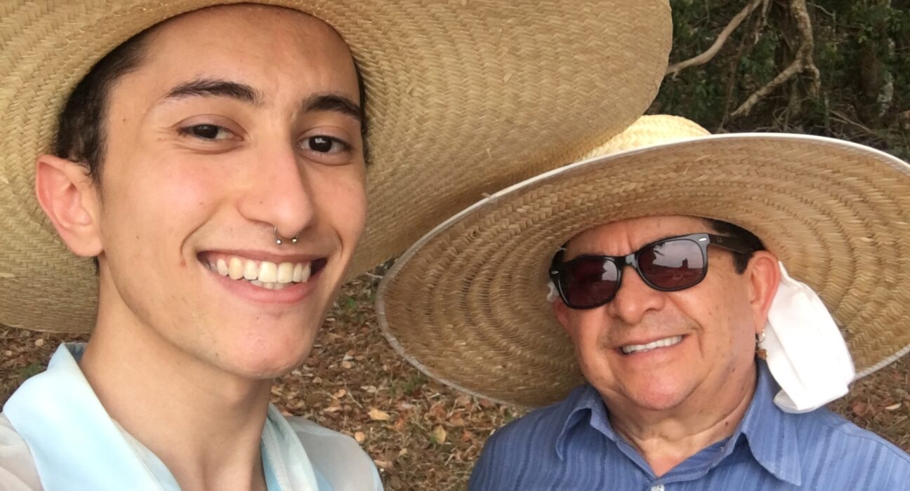 Solimões viraliza na web com flagra ao assistir pela primeira vez novo clipe de Gabeu Música