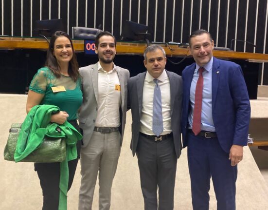 João Silva e Luciana Cardoso visitam Brasília para apoiar projeto de lei que agiliza fila de transplantes no Brasil Economia