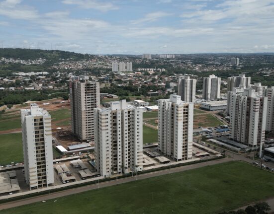 Vizinhos praticam o consumo comunitário, desenvolvendo a sustentabilidade econômica de bairro, em Goiânia Saúde