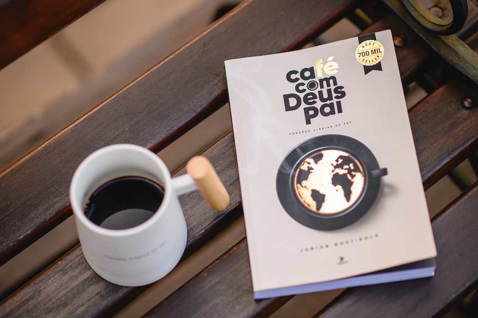 Autor do Best Seller "Café com Deus Pai", Junior Rostirola, é presença confirmada na Bienal do Livro do Rio de Janeiro 2023 Cultura