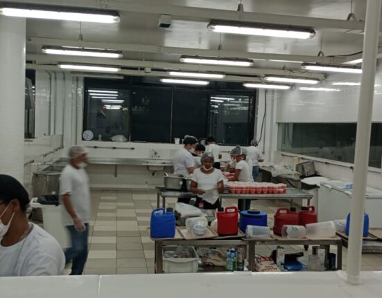 Hospital de Base reinaugura cozinha e banheiro construção