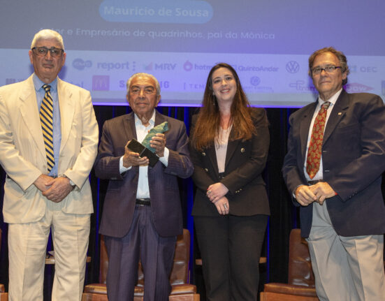 Prêmio Personalidade da Comunicação é entregue ao desenhista Mauricio de Sousa construção