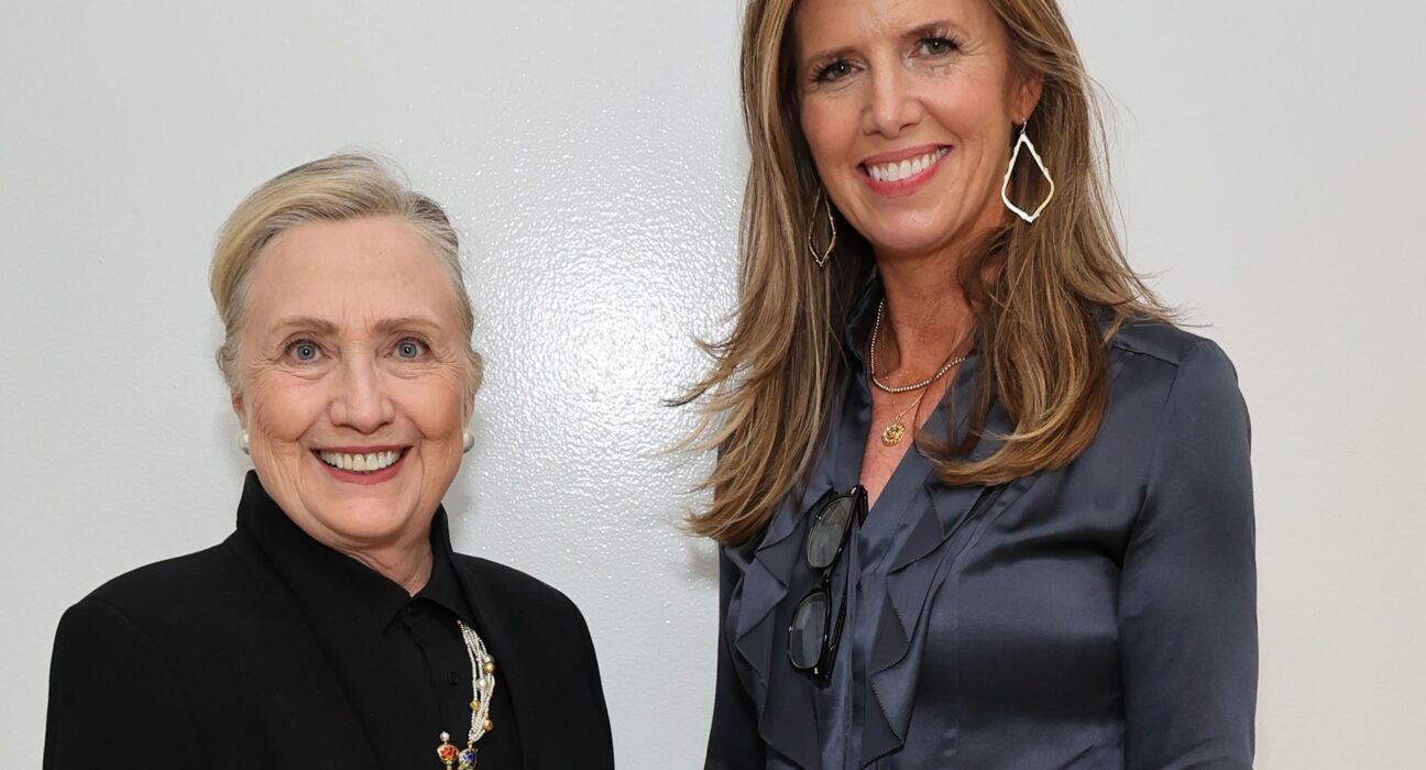 Hillary Clinton assina a produção executiva do documentário "Below the Belt" que terá a presença da cineasta Shannon Cohn cinema