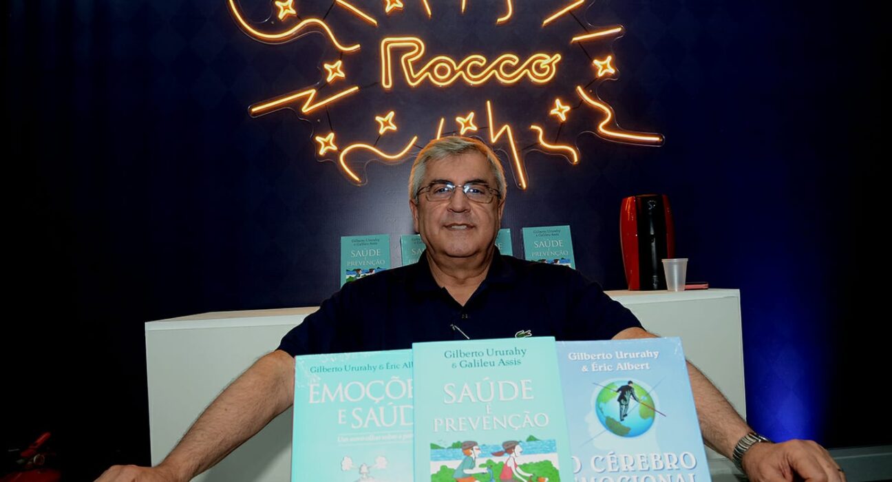 Autógrafos na Bienal Colunismo Social