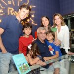 Autógrafos na Bienal Colunismo Social