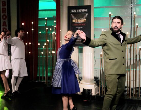 Sob as luzes da Broadway Colunismo Social