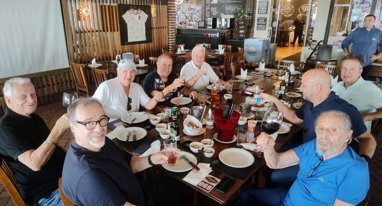 Um brinde a JK Colunismo Social