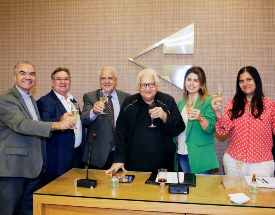 Professor Serpa, reeleito por aclamação Colunismo Social