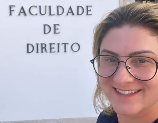 Simpósio, em Coimbra Colunismo Social