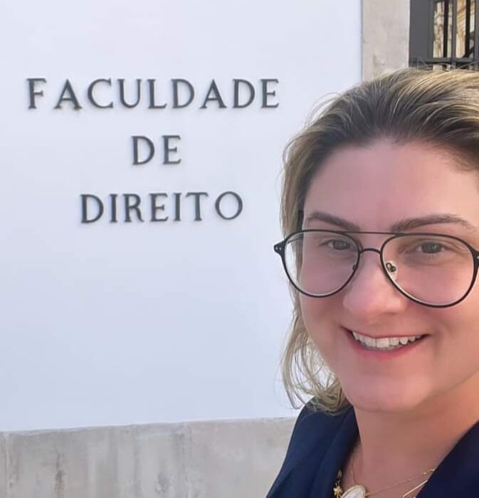 Simpósio, em Coimbra Colunismo Social