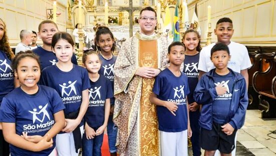 Apoio a crianças e adolescentes Colunismo Social